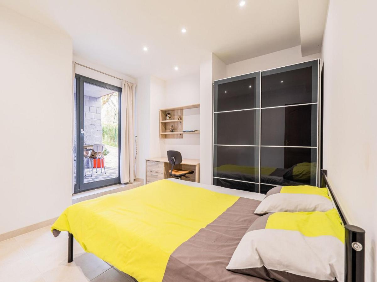 Charming Chalet In Beauraing With Fenced Garden Экстерьер фото